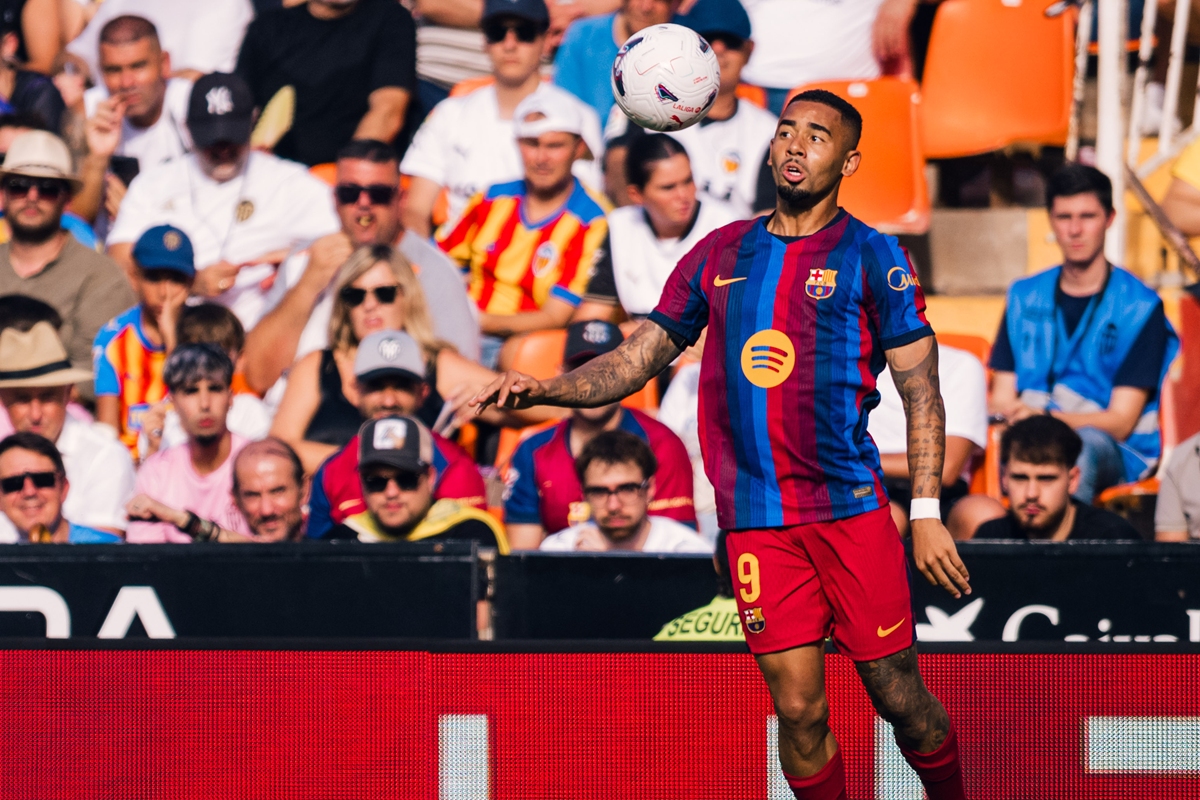 Gabriel Jesus estreia no Barcelona com goleada diante do Valencia