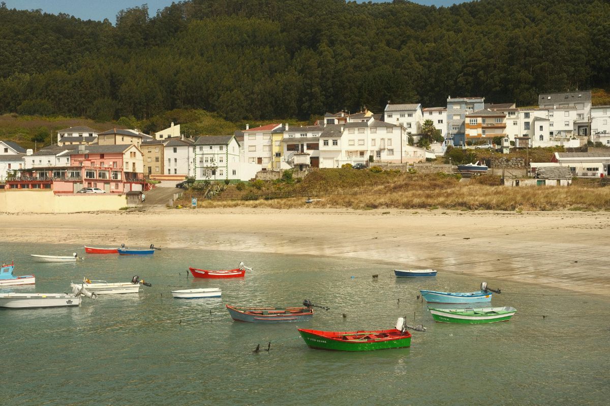Praia de Porto de Bares, um vilarejo de pescadores localizado na província da Corunha, na comunidade autônoma da Galícia, na Espanha