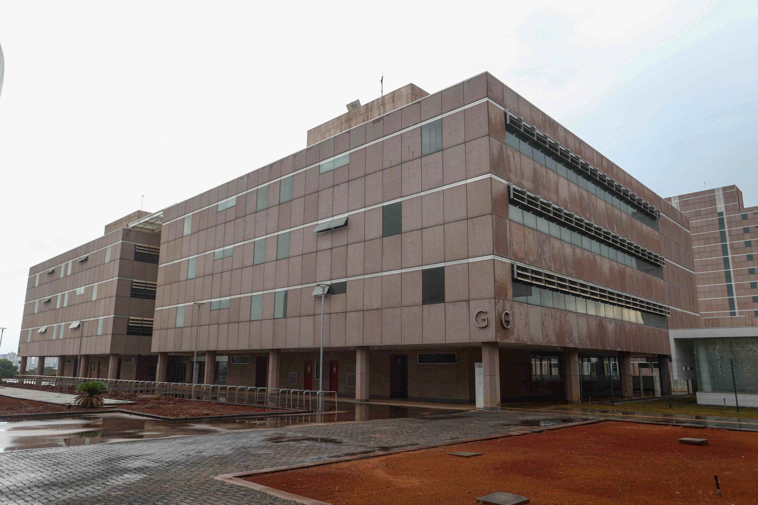 Concluído há 12 anos, Centrad começa a ser ocupado por secretarias do GDF