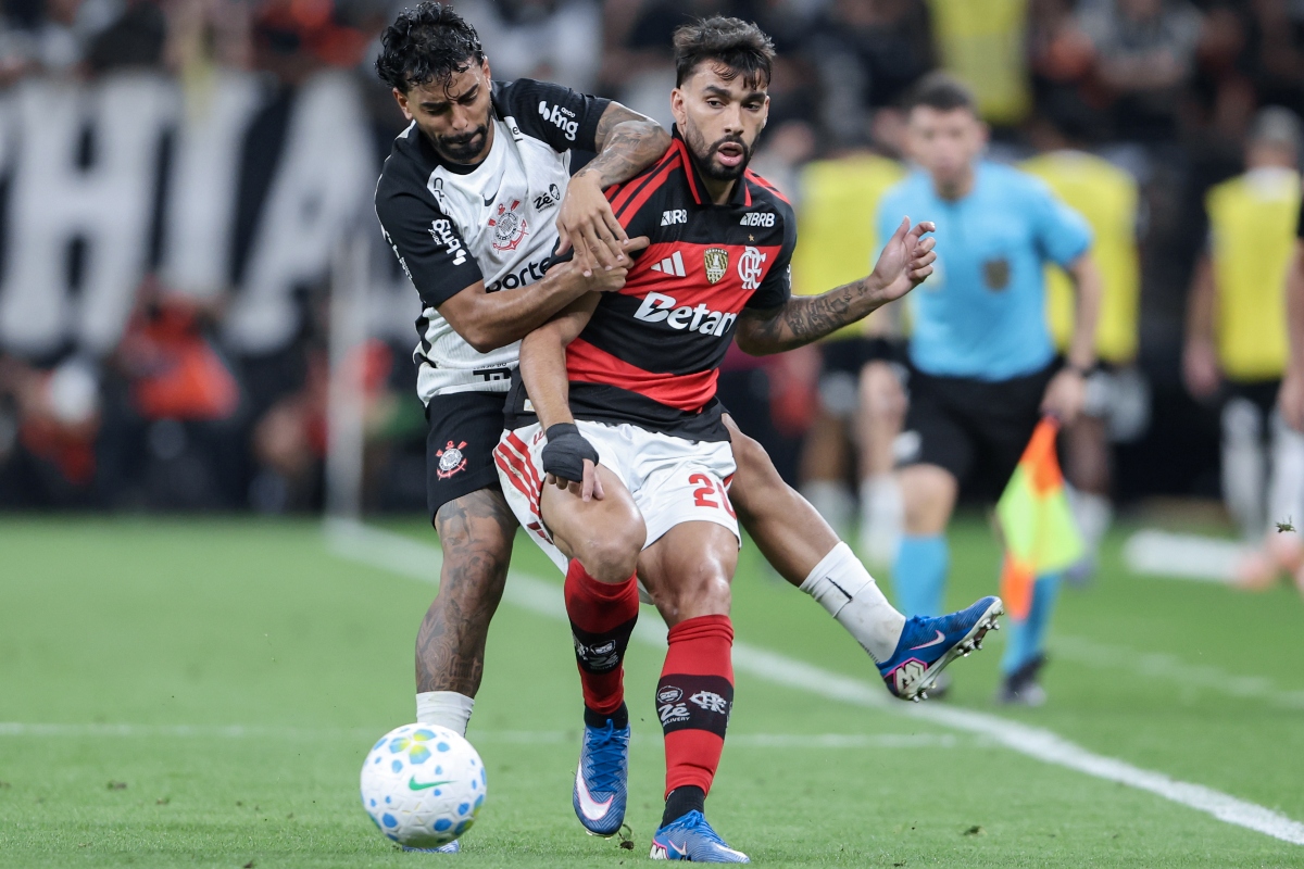 Em cenários opostos, Flamengo encara Corinthians pelo Brasileirão