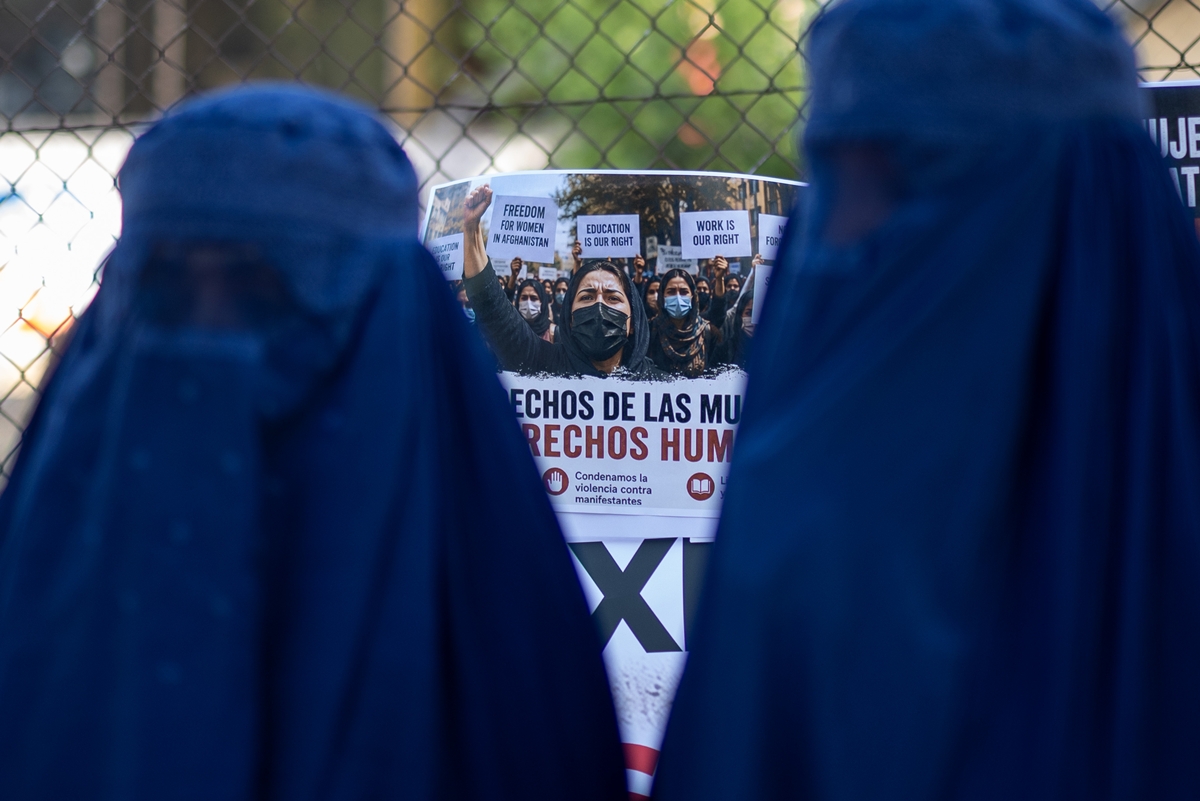 Burcas e niqabs proibidos na Itália e na Espanha - Metrópoles 