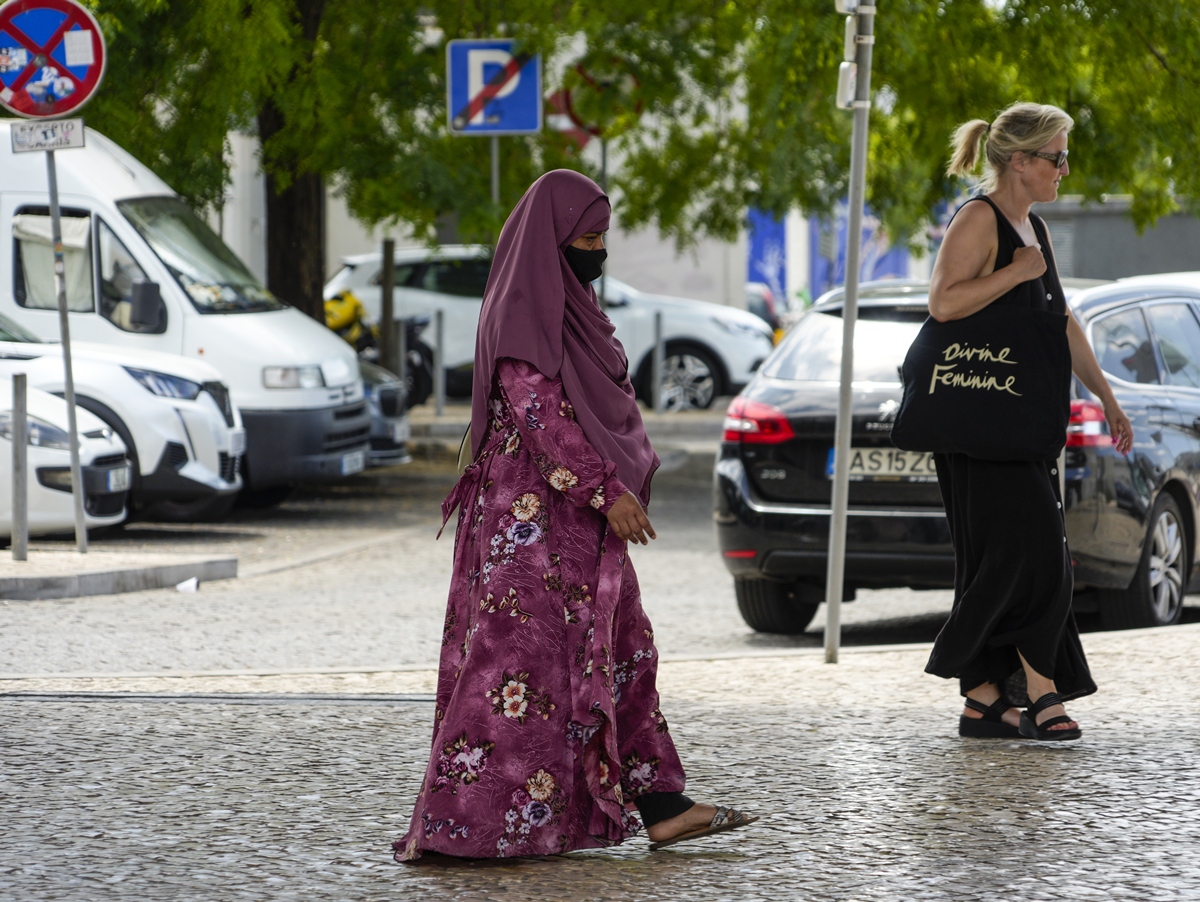 Burca é proibida em Portugal - Metrópoles