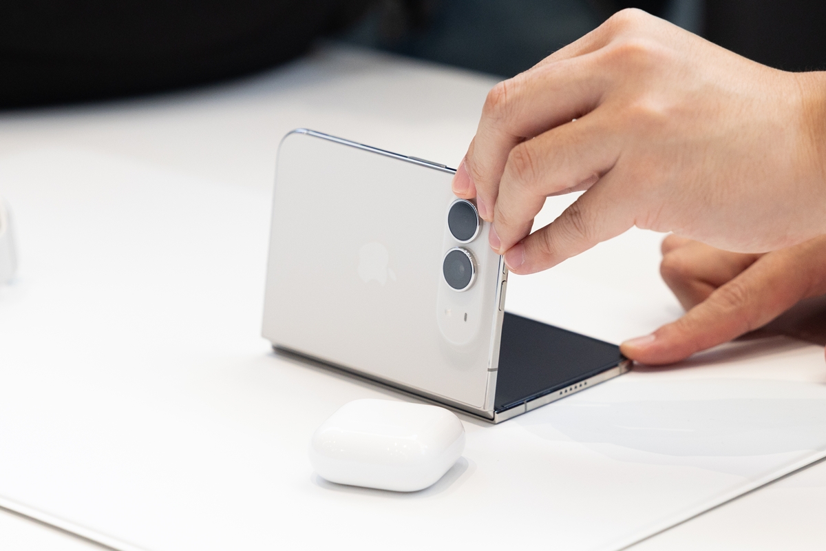 Vendido a US$ 2 mil nos EUA, iPhone dobrável chega ao Brasil por R$ 22 mil