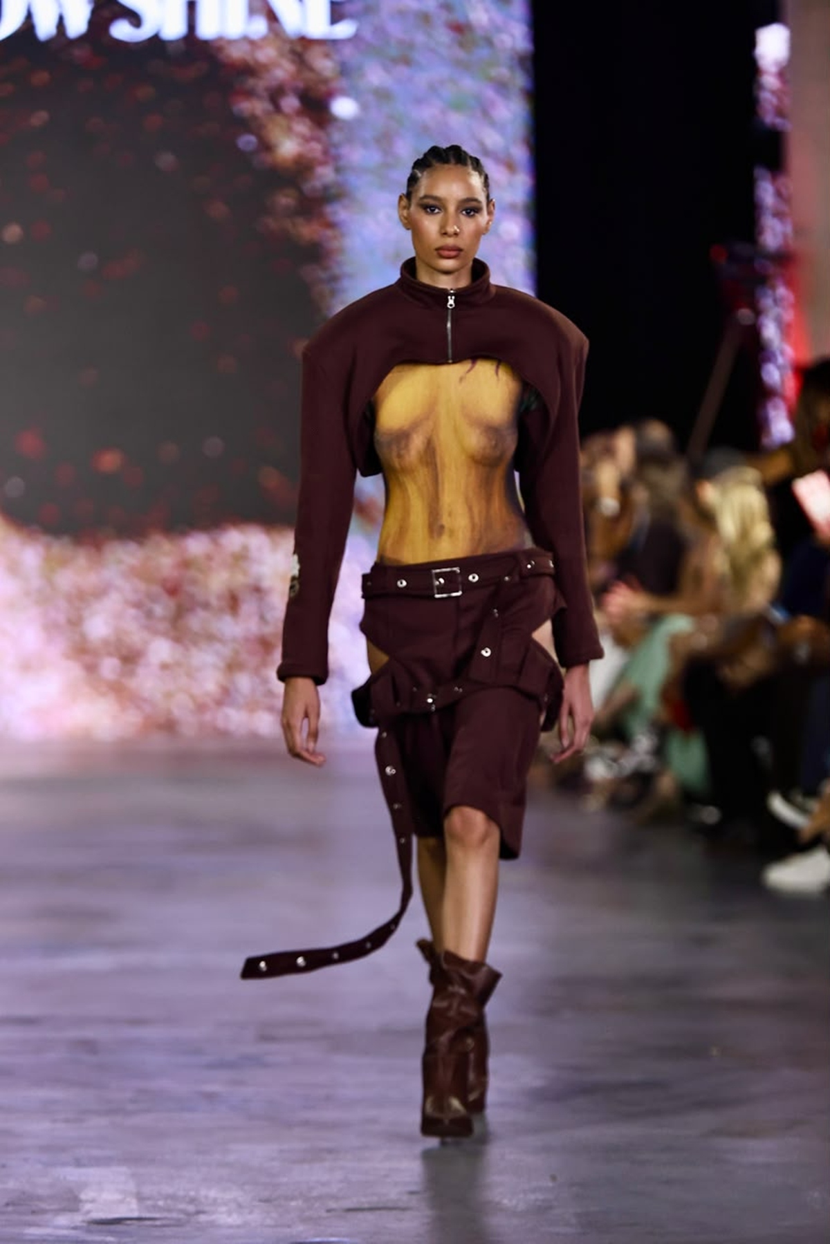foto com cor. metrópoles catwalk - metrópoles