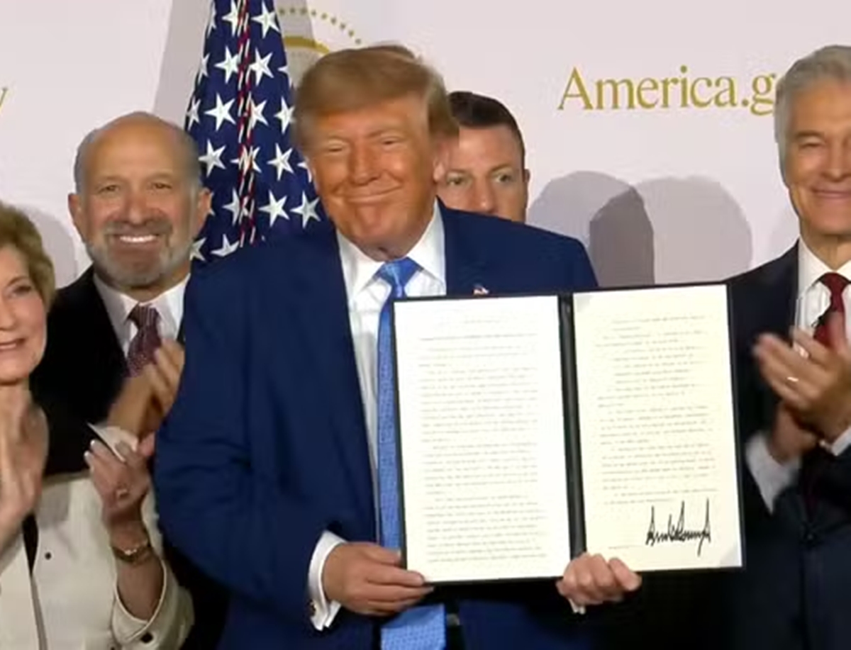 Governo Trump lança IA para ajudar usuários em sites governamentais