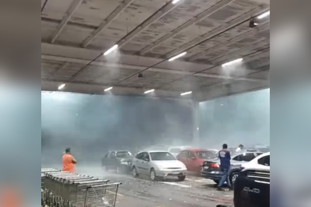 MG: granizo e ventania assustam clientes em estacionamento de supermercado
