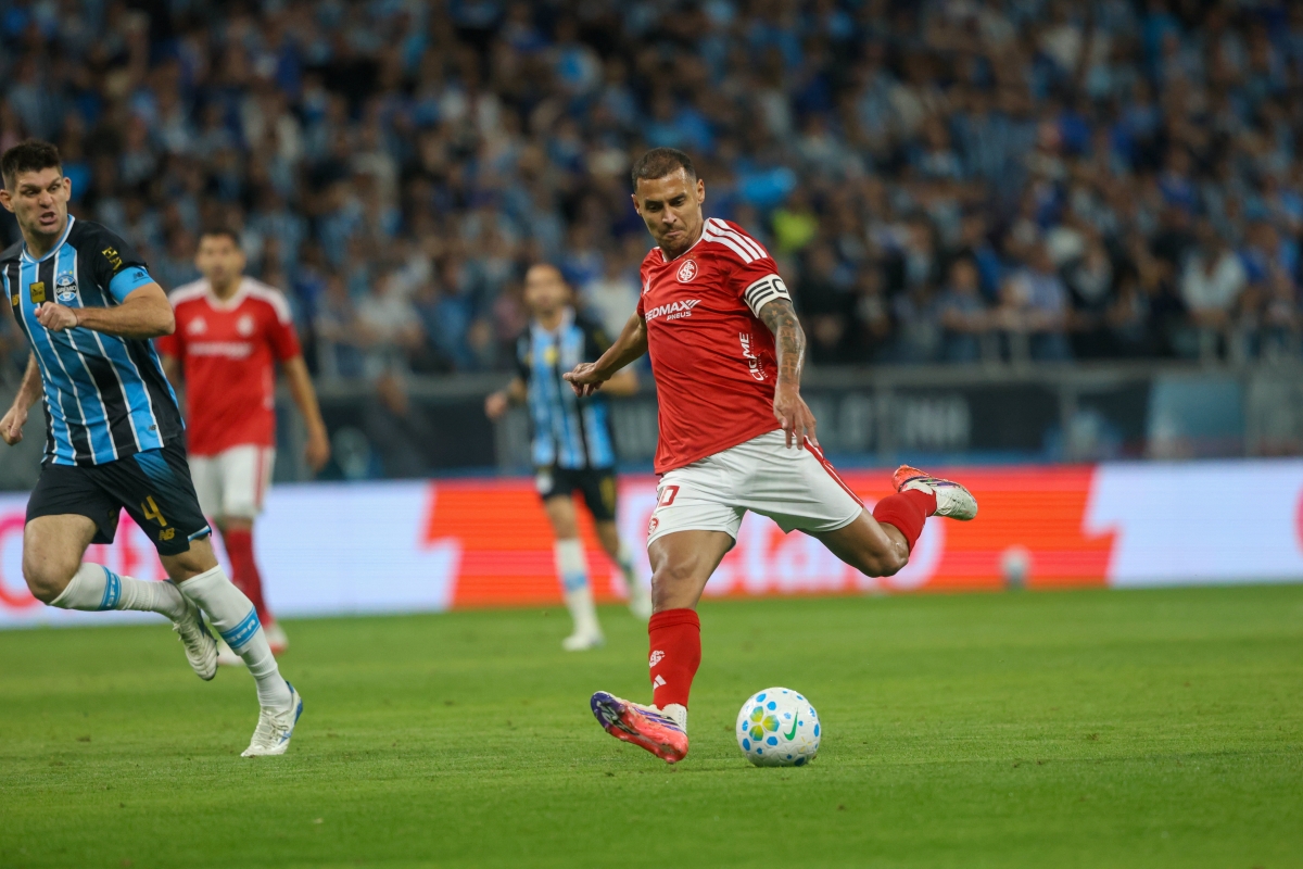 Grêmio bate Internacional por 3 x 1 e vai à semifinal da Copa do Brasil