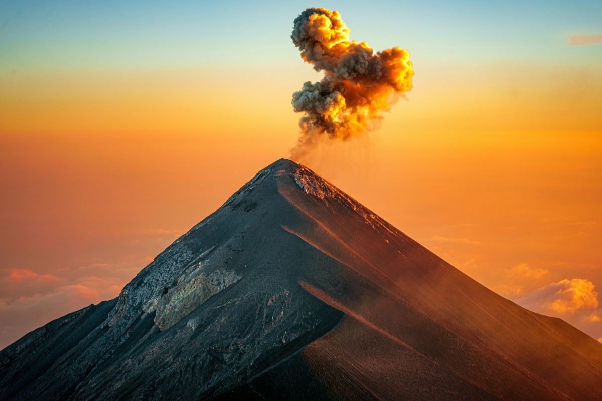 Volcán de Fuego, um vulcão ativo localizado na Guatemala
