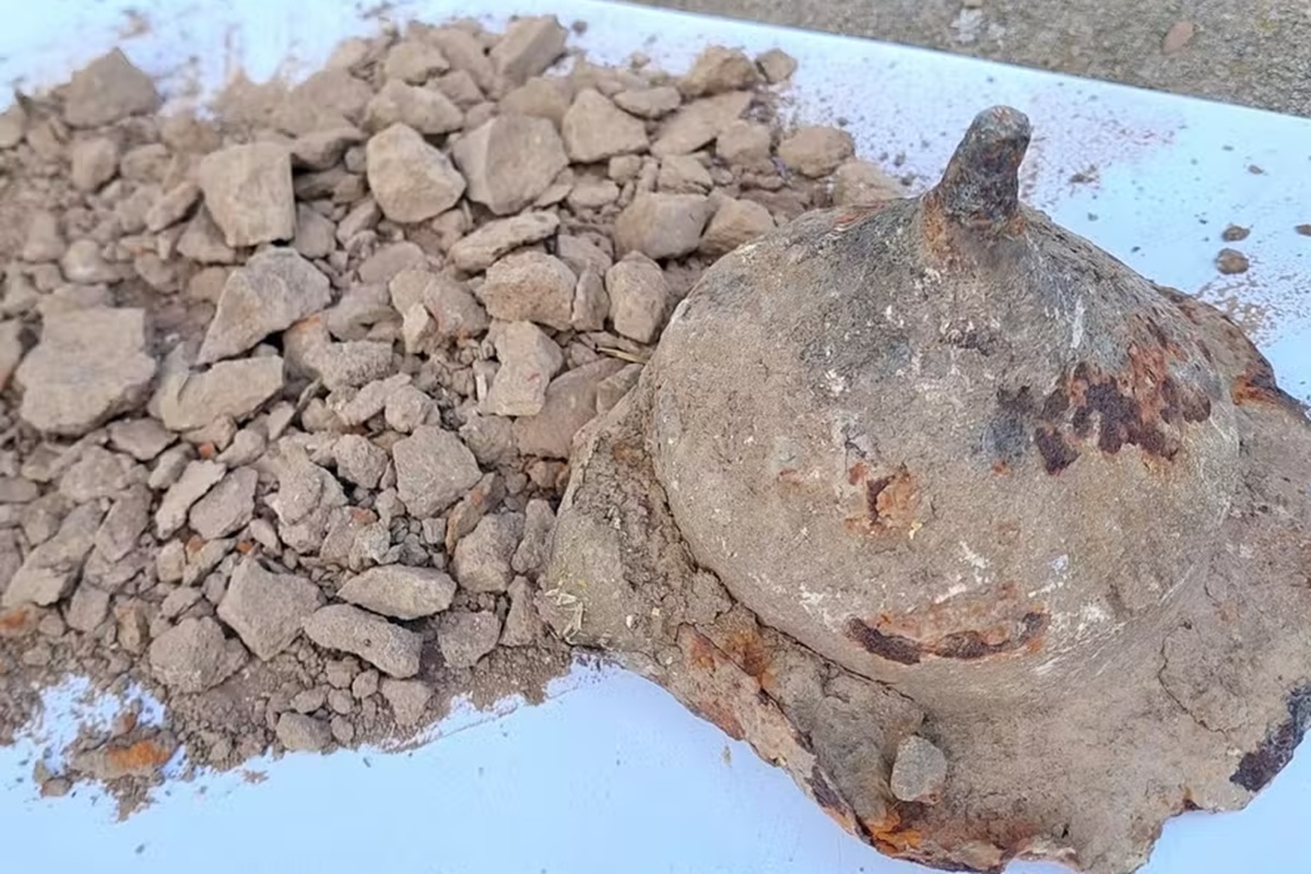 Homem encontra restos mortais de guerreiro de 1,8 mil anos em ferro-velho - QTU Questões do Universo