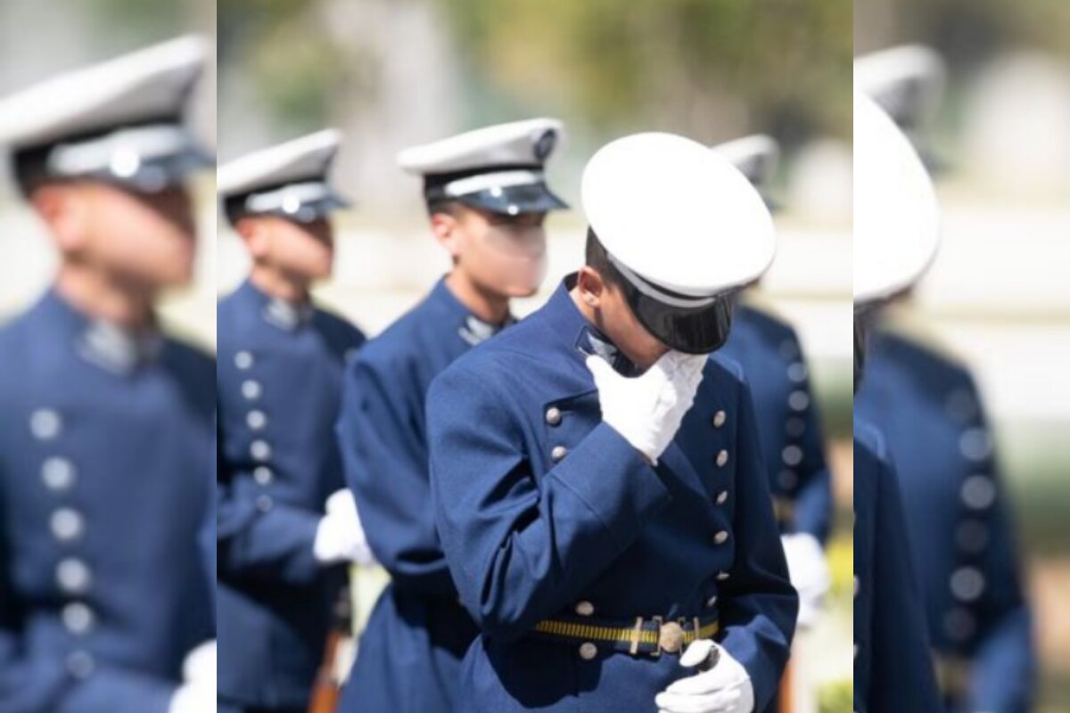Foto com marido: ataques homofóbicos a cabo levam 10 à Justiça Militar - QTU Questões do Universo