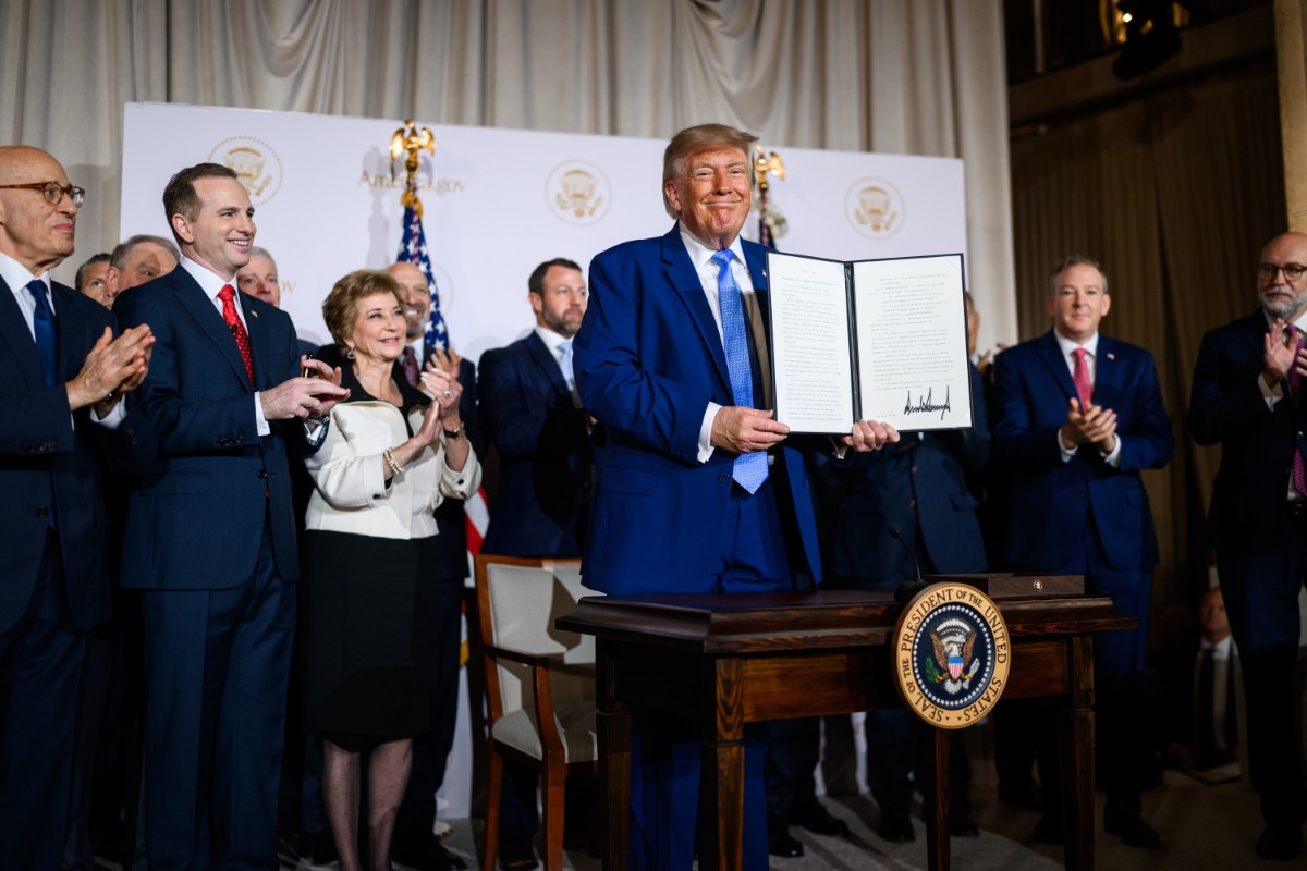 Trump diz que fez "trabalho de merda" como presidente se site é maior feito