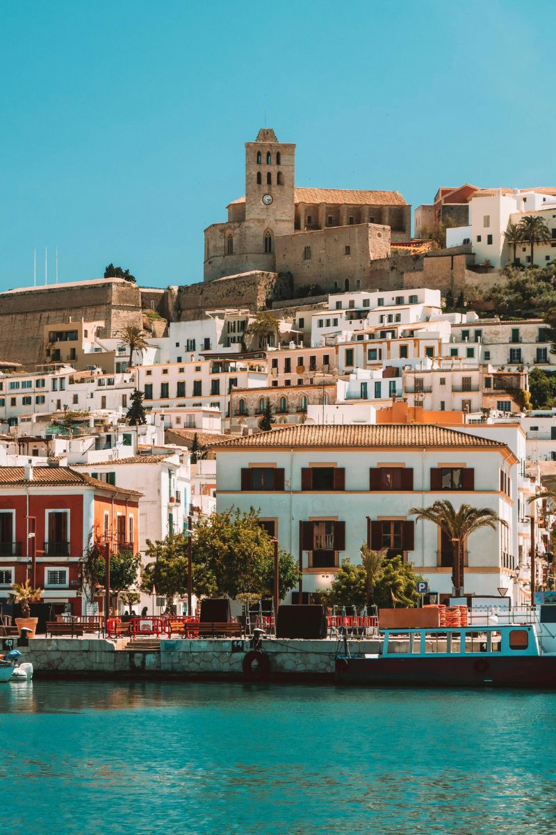 Dalt Vila, o centro histórico fortificado de Ibiza, na Espanha