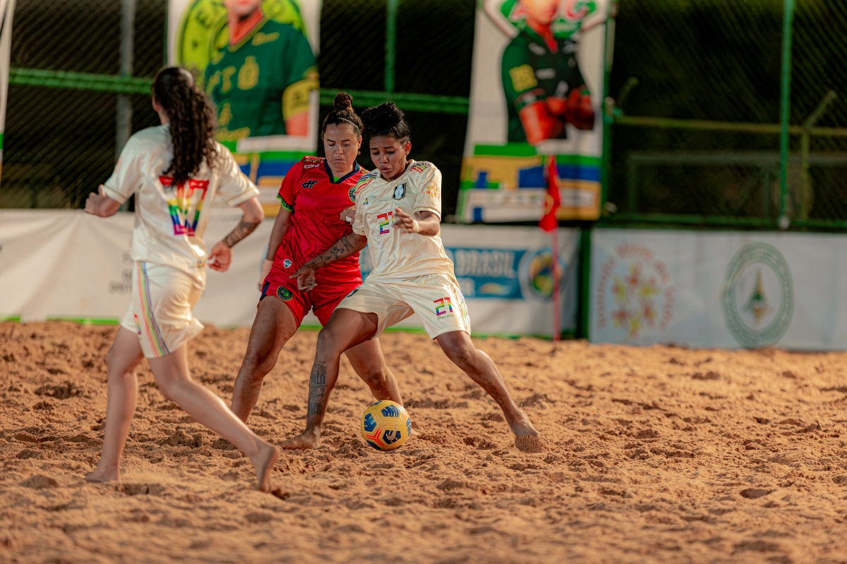 Primeiro dia da Supercopa do Brasil de Beach Soccer conta com chuva de gols