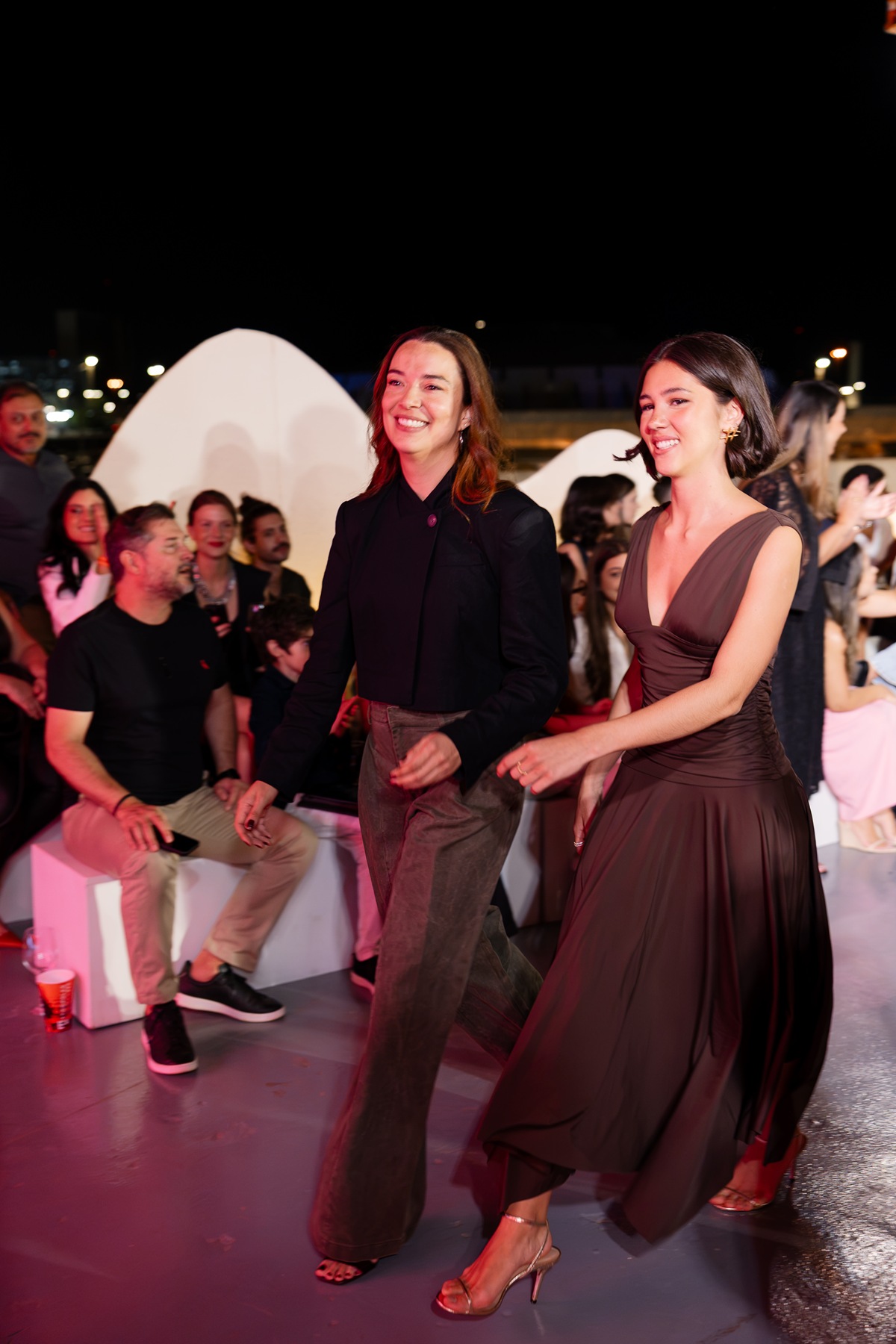 foto com cor. metrópoles catwalk - metrópoles