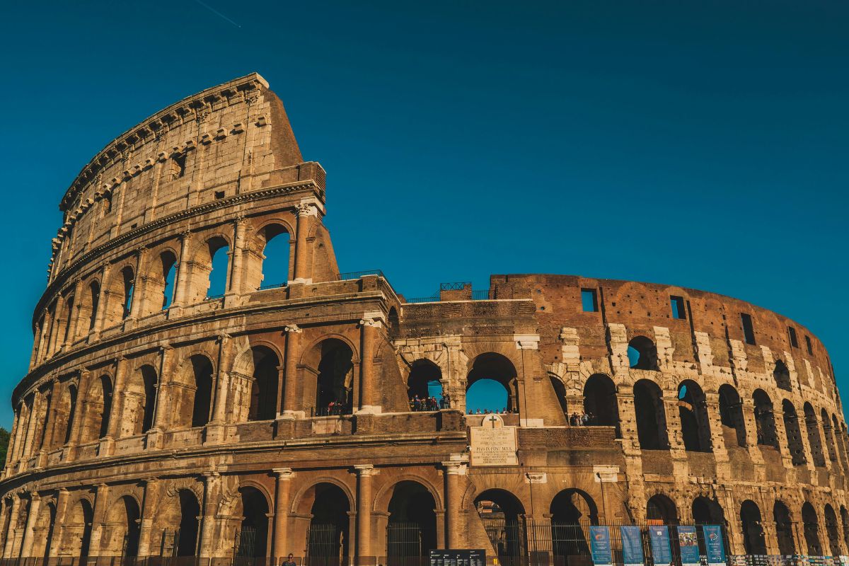 Coliseu, localizado em Roma, na Itália