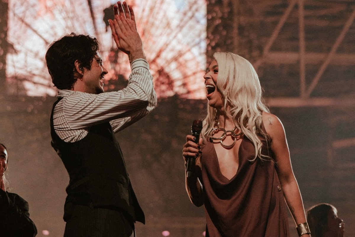 Deputado acusa Erika Hilton de showmício por participação em música do Jão