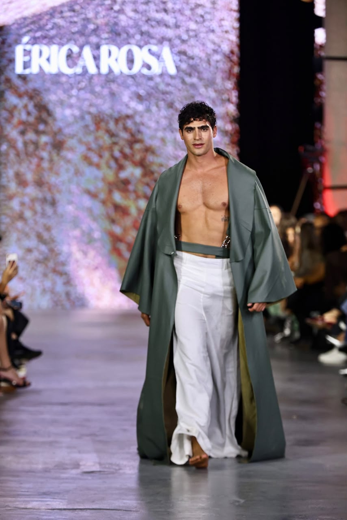 foto com cor. metrópoles catwalk - metrópoles