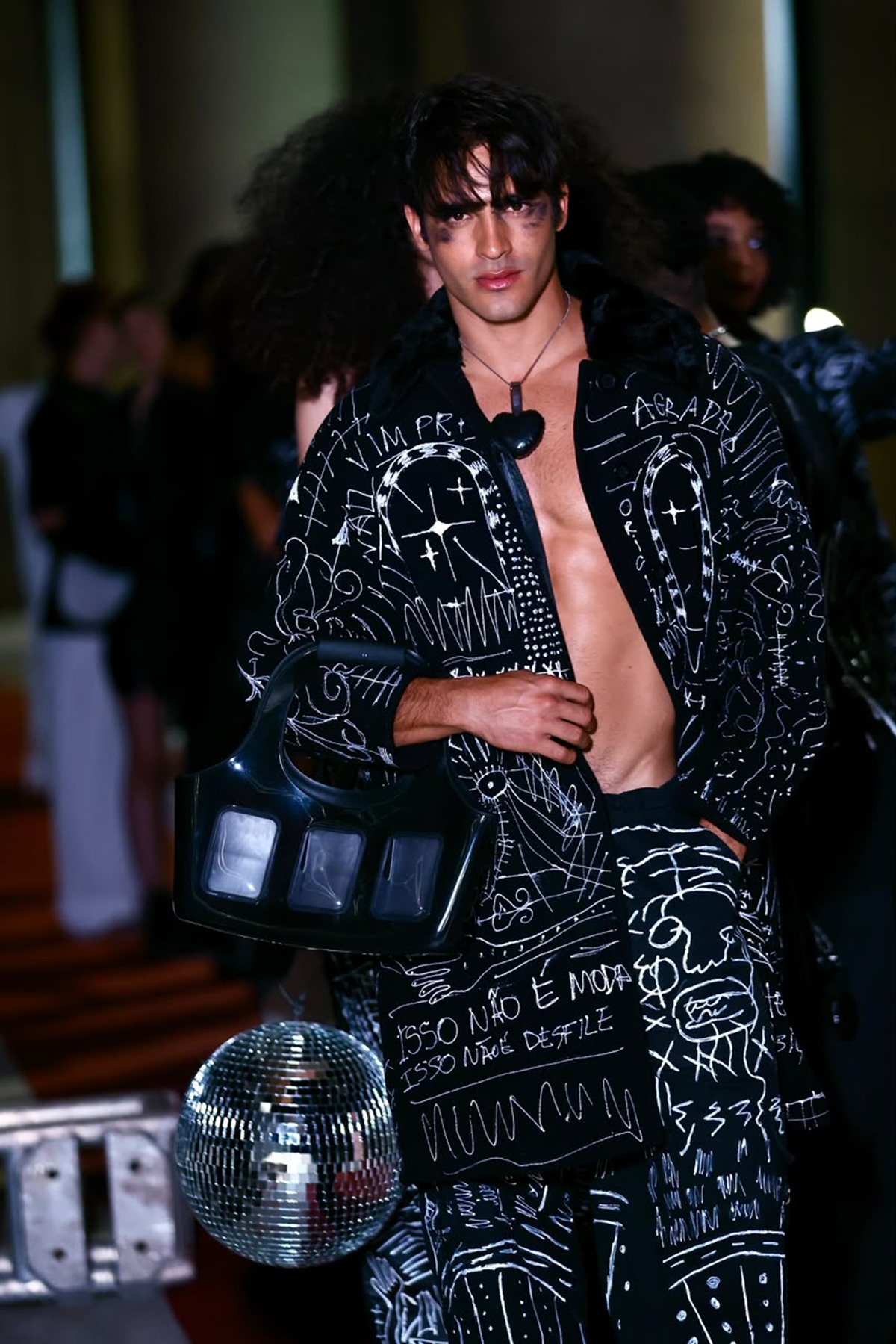 foto com cor. jhona burjack no metrópoles catwalk - metrópoles