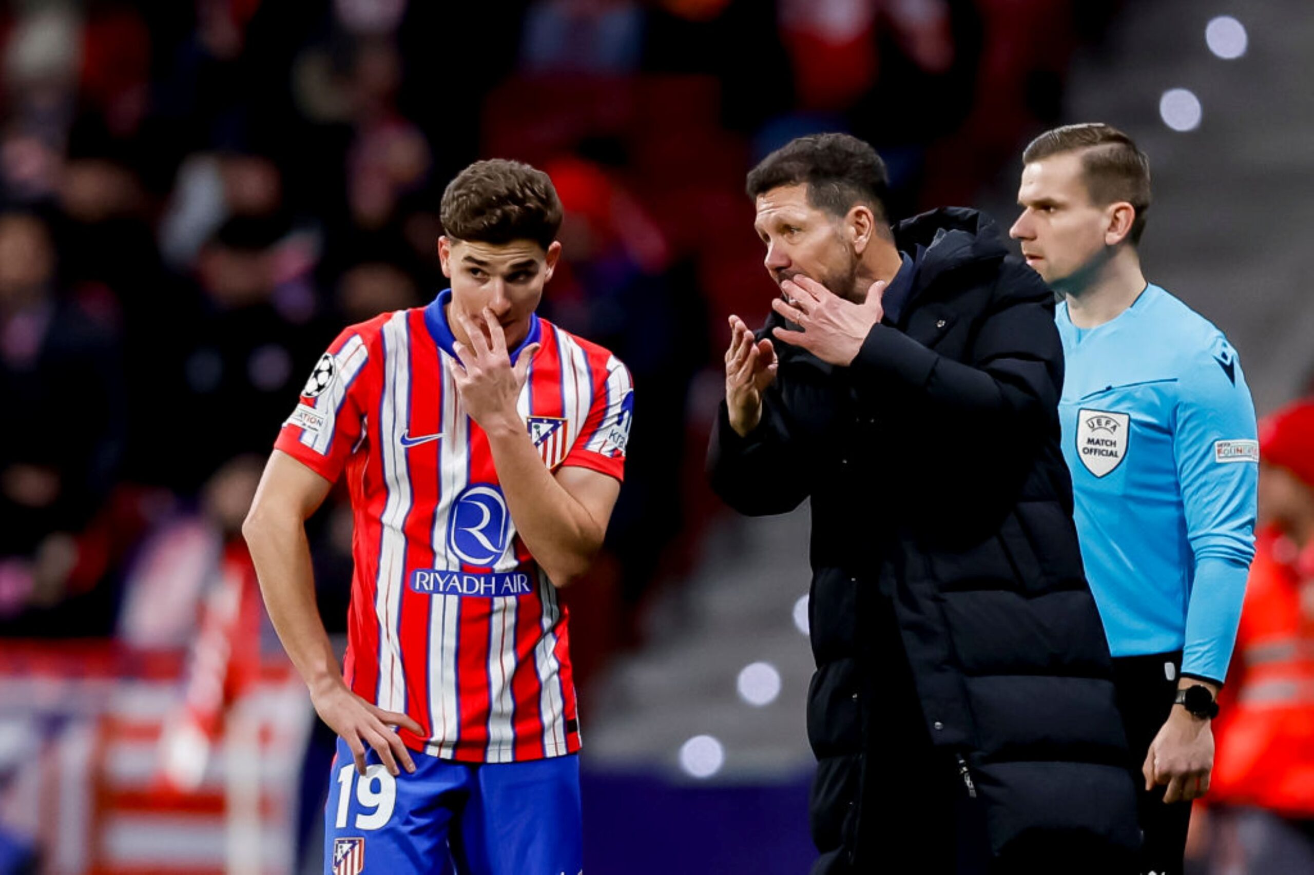 "Ficará de aprendizado", diz Simeone sobre situação de Álvarez no Atlético