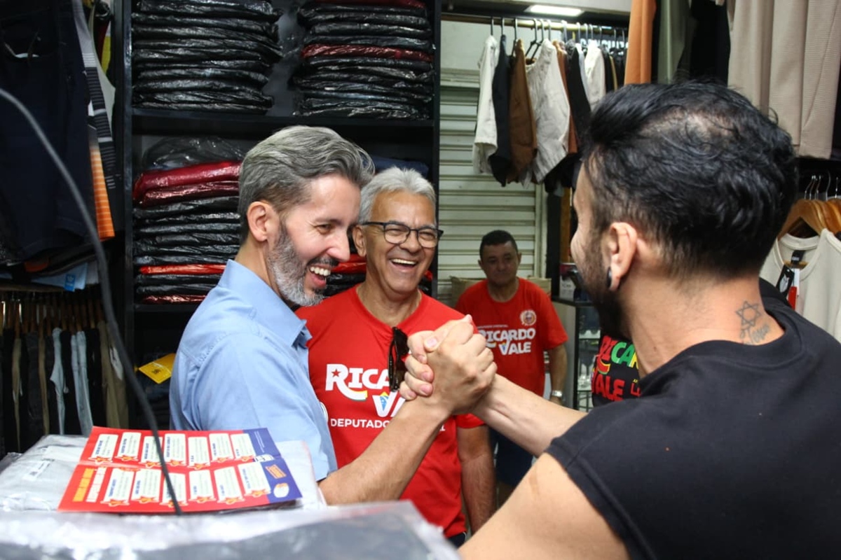 Em visita ao Varjão, Grass promete aluguel social "em larga escala" no DF