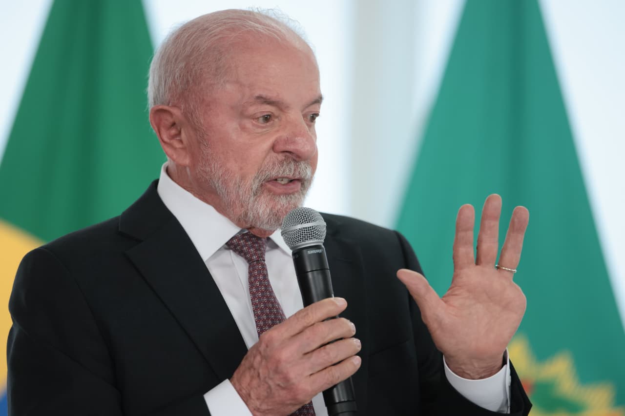 A evangélicos, Lula repete que não faz política em igreja: "Respeito a fé"