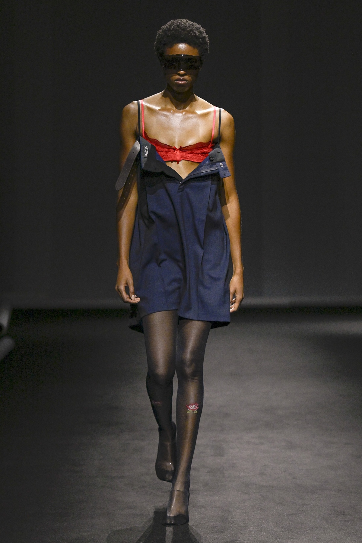 foto com cor. margiela primavera/verão 2027 - metrópoles