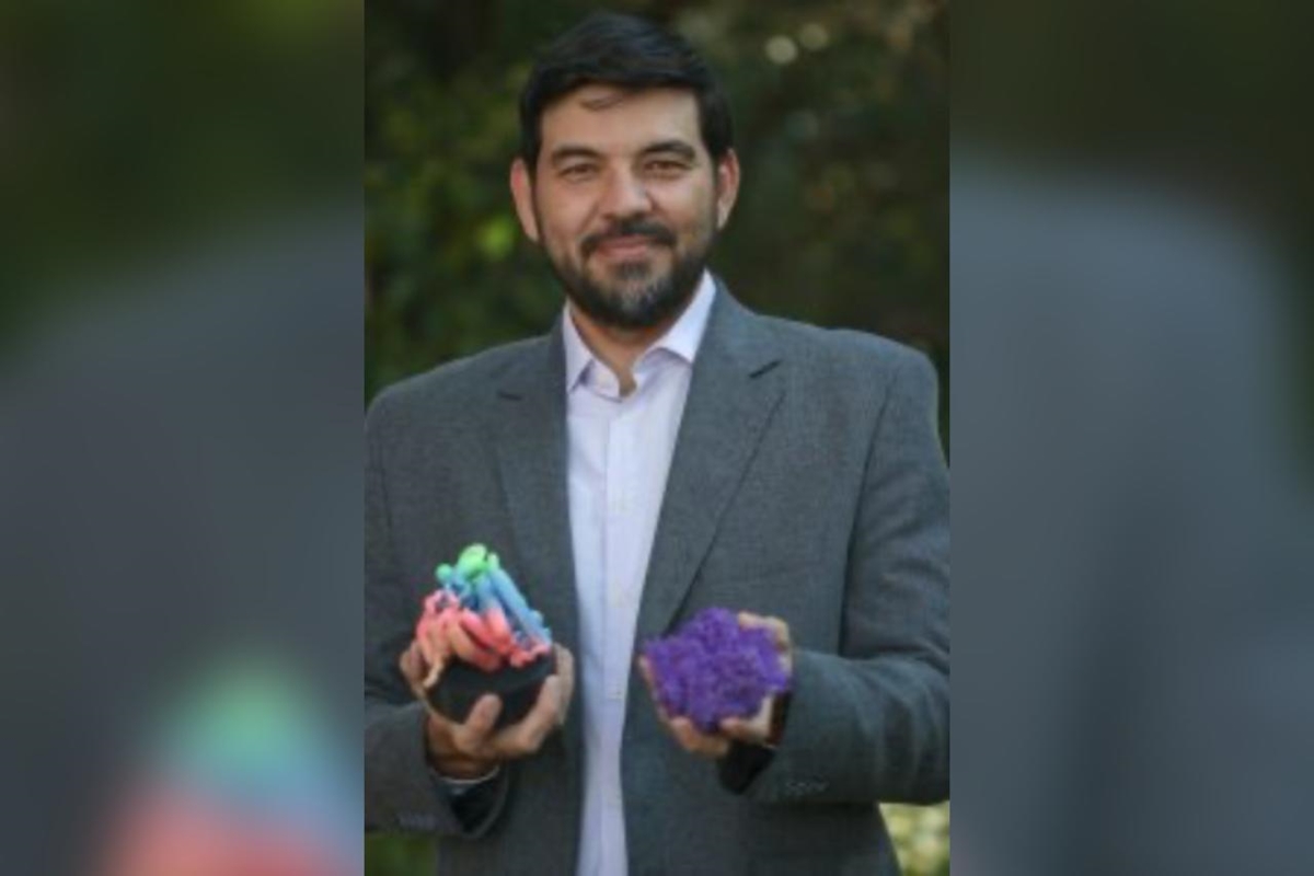 Imagem colorida de homem branco com traços asiáticos - Metrópoles