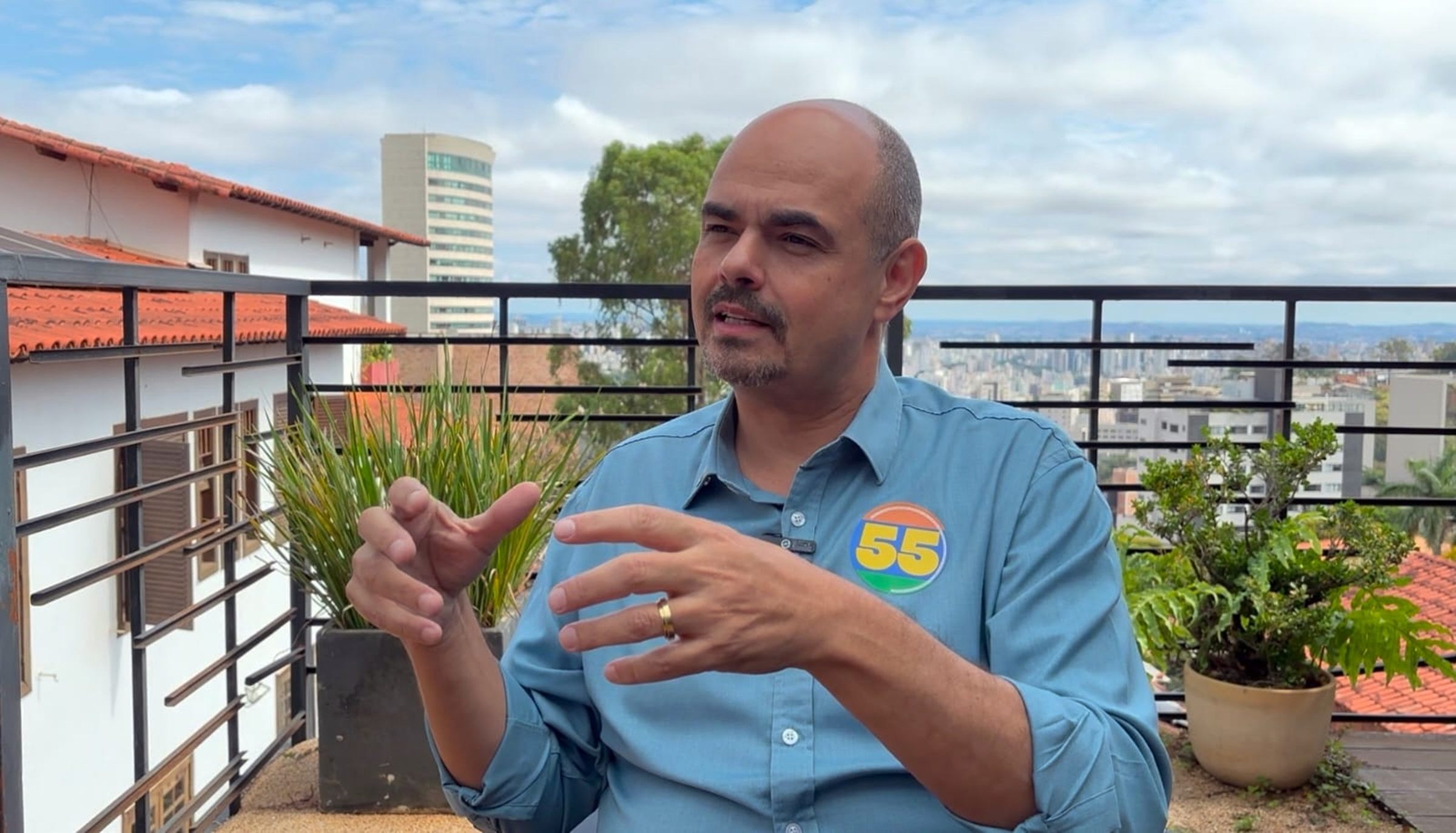 Cobrado por Cleitinho, Simões diz que "ajustes" nas contas cabem a sucessor