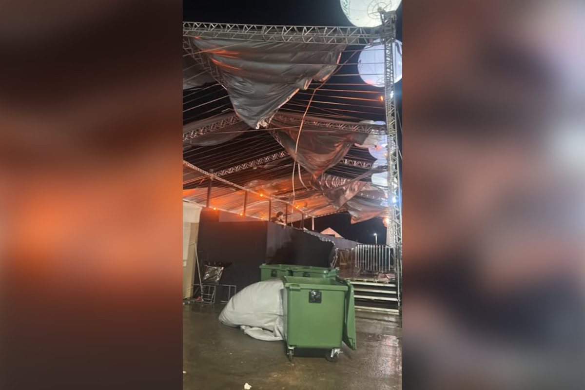 estrutura camarote ExpoCláudio destruída