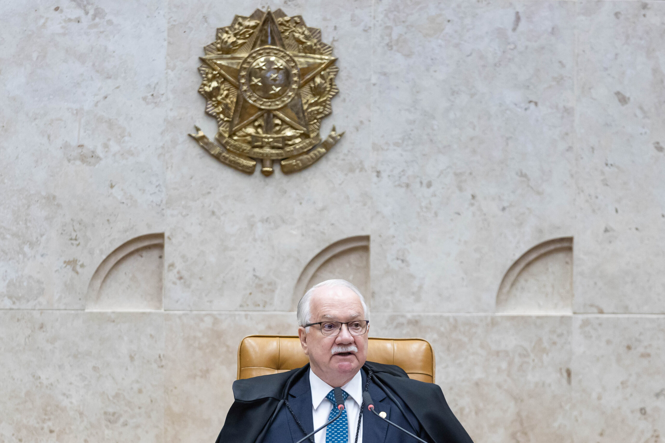 Crise no STF: Fachin assume caso Moraes e decidirá futuro de Master e INSS