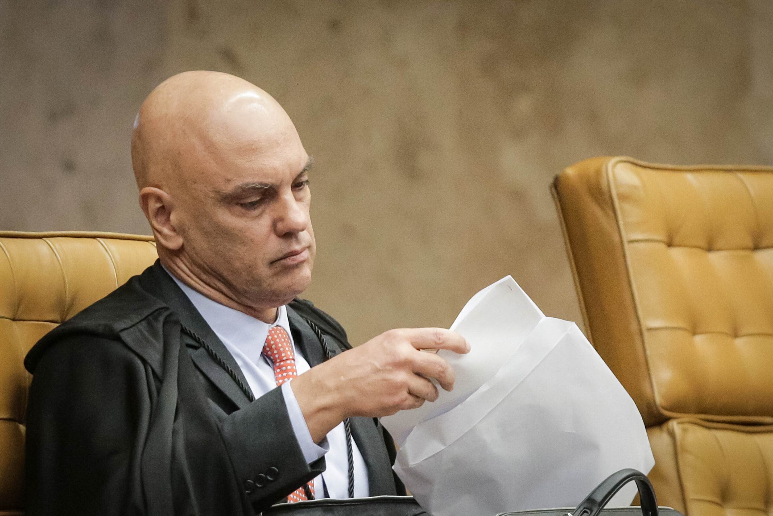 "Gravidade não autoriza atalhos": Fachin cobra rigor em crise de ministros