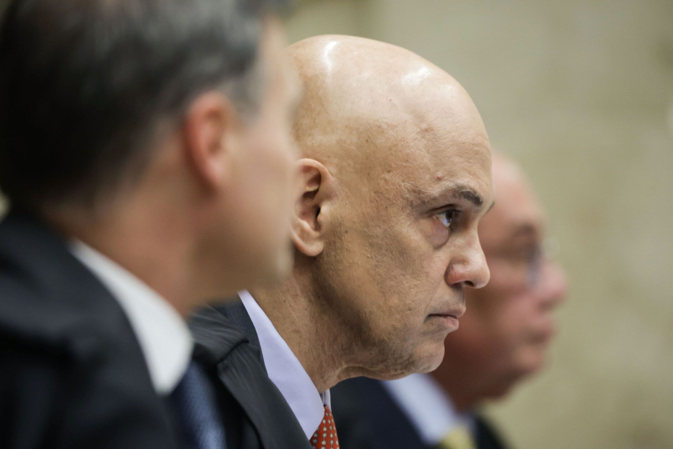 Moraes pede nova retirada integral de sigilo antes de julgamento no STF
