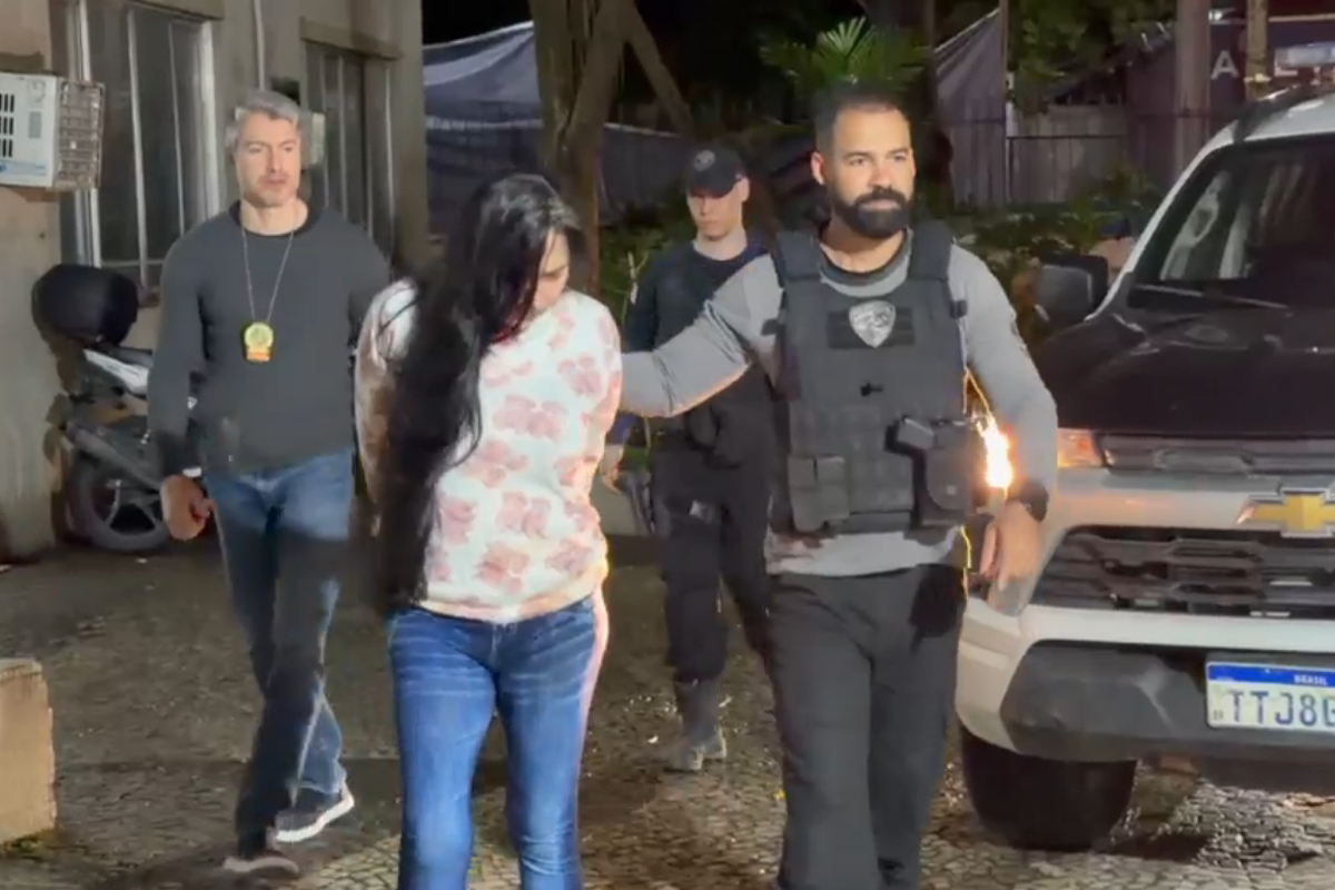 Mulher é suspeita de matar a mãe a marteladas após vê-la com o companheiro