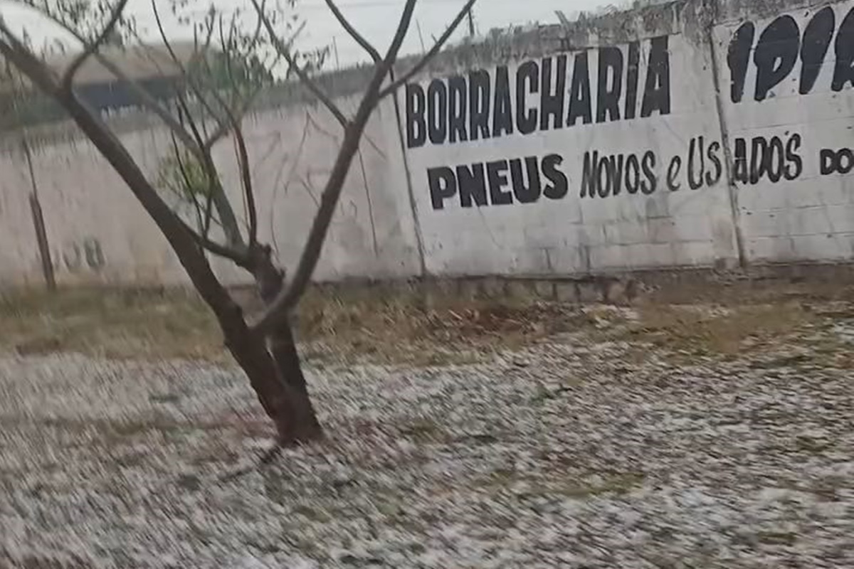 Granizo em Planaltina: temporal alaga ruas e provoca estragos no DF