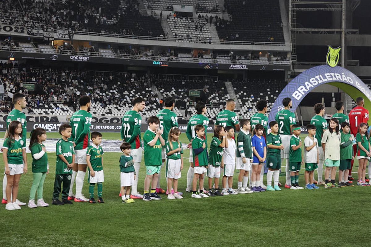"Precisamos evoluir", diz Anderson Barros após derrota do Palmeiras