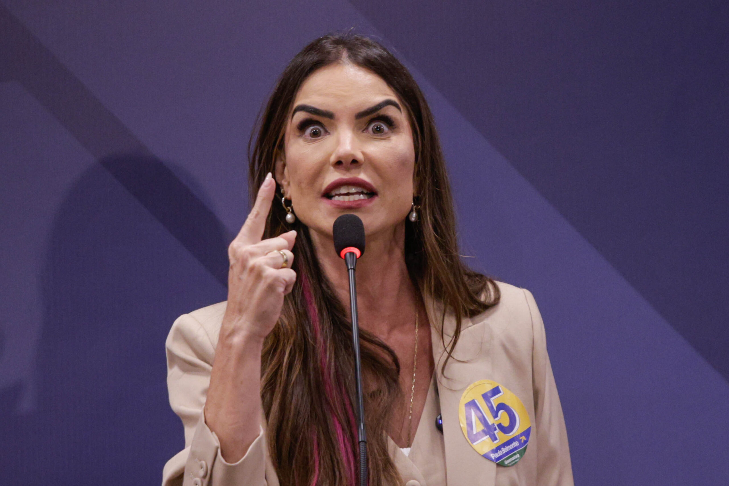 "E quem não deve?": Paula Belmonte explica dívida pública em debate