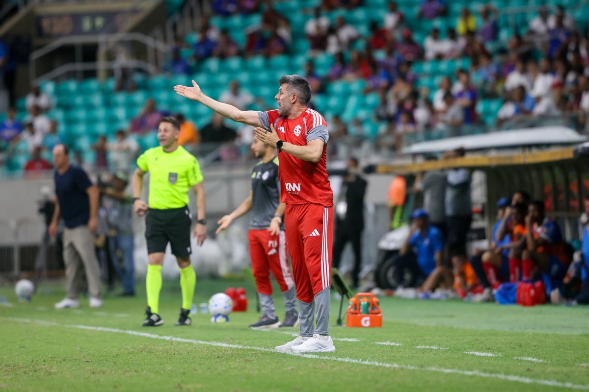 Pezzolano após derrota: "Impossível acreditar em treinador que não ganha"