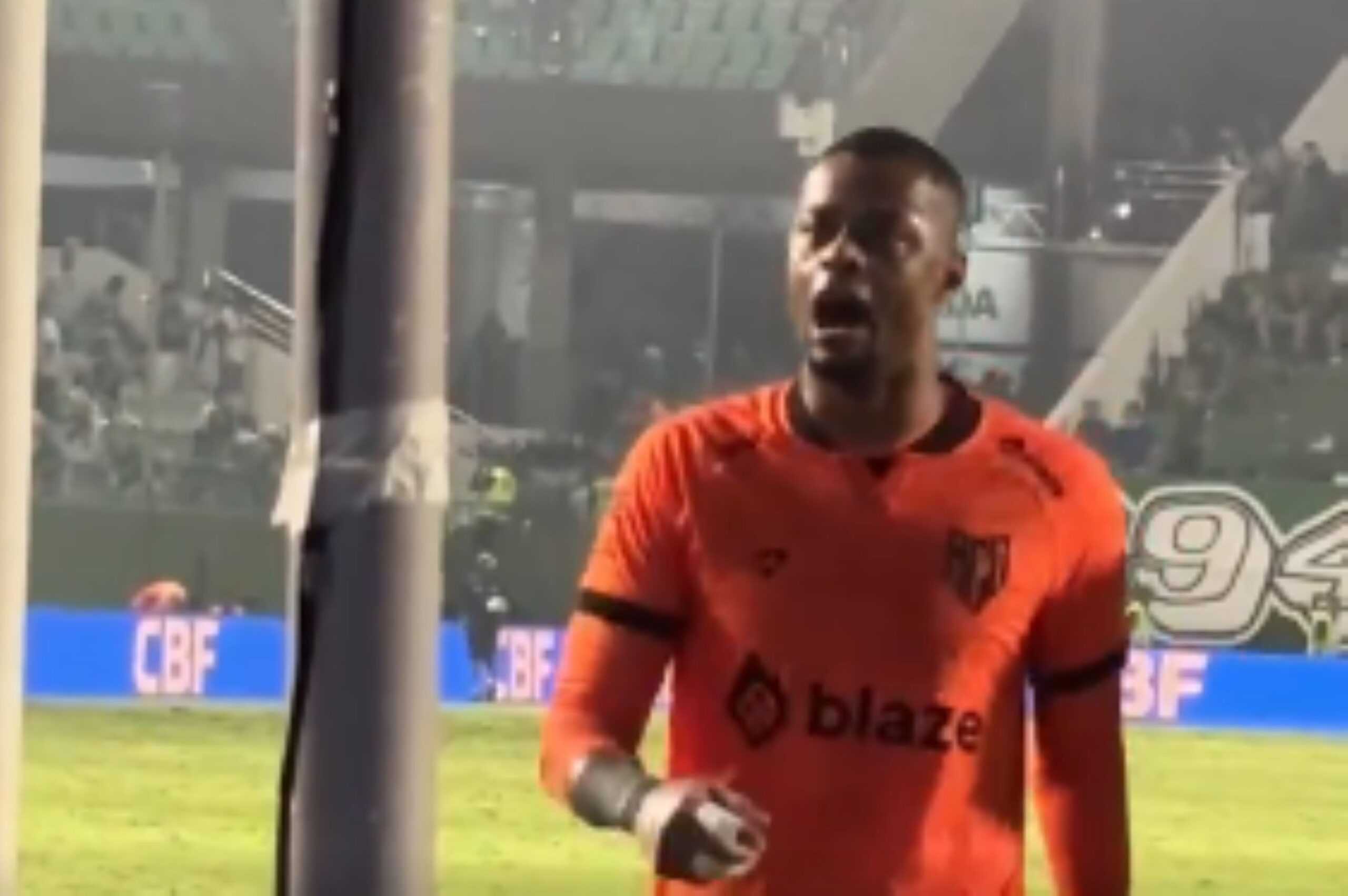 Presidentes de clubes em crise: o caso de Adson Batista e a ameaça ao goleiro do Atlético-GO
