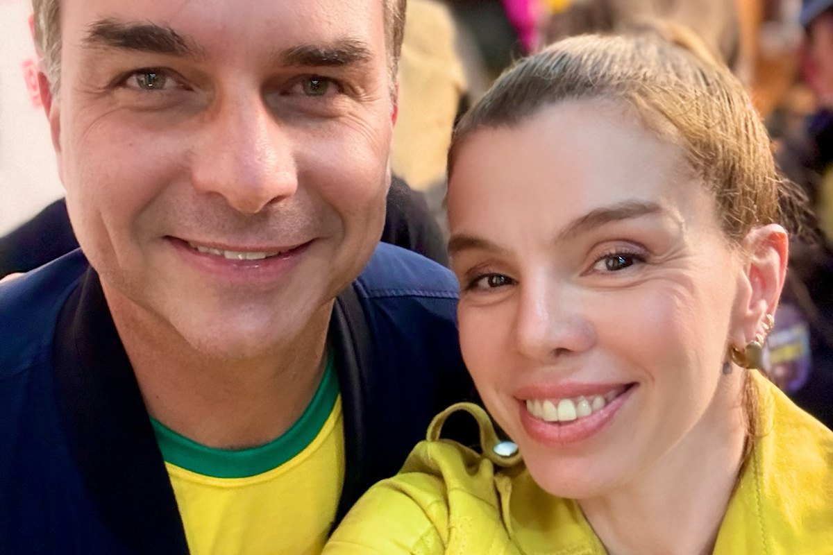 Penélope Nova posa com Flávio Bolsonaro e é criticada por fãs da MTV