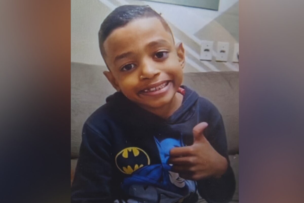 Menino de 7 anos fala em "pular de penhasco" antes de morrer com corda