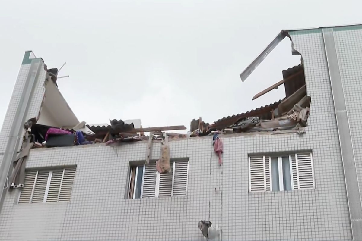 Explosão de gás deixa 2 pessoas feridas e interdita prédio no litoral de SP