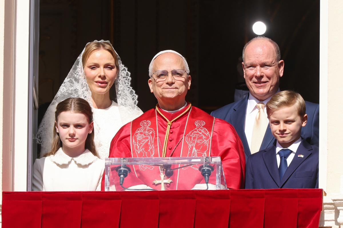 Charlene e Albert de Mônaco reencontram papa Leão XIV na França