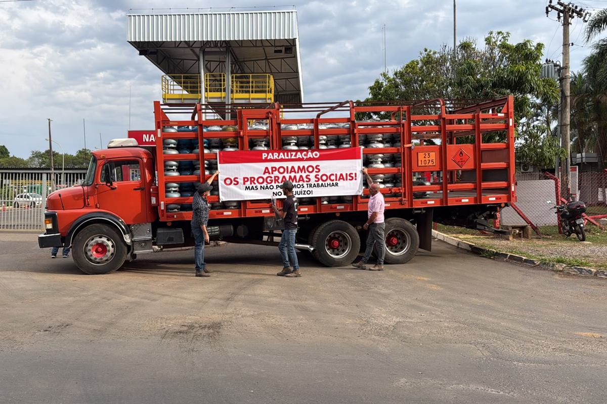 Revendedores de gás de cozinha protestam contra aumento do produto no DF