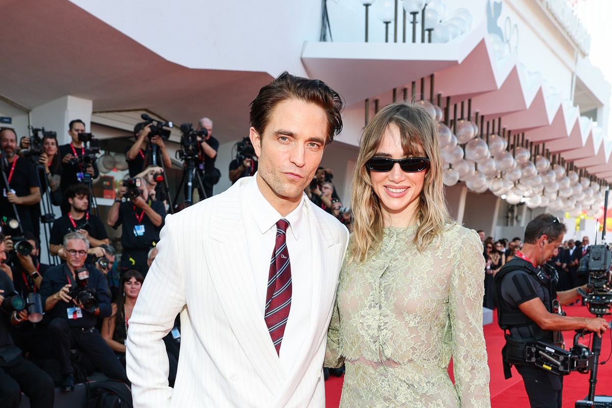 Robert Pattinson e Suki Waterhouse 