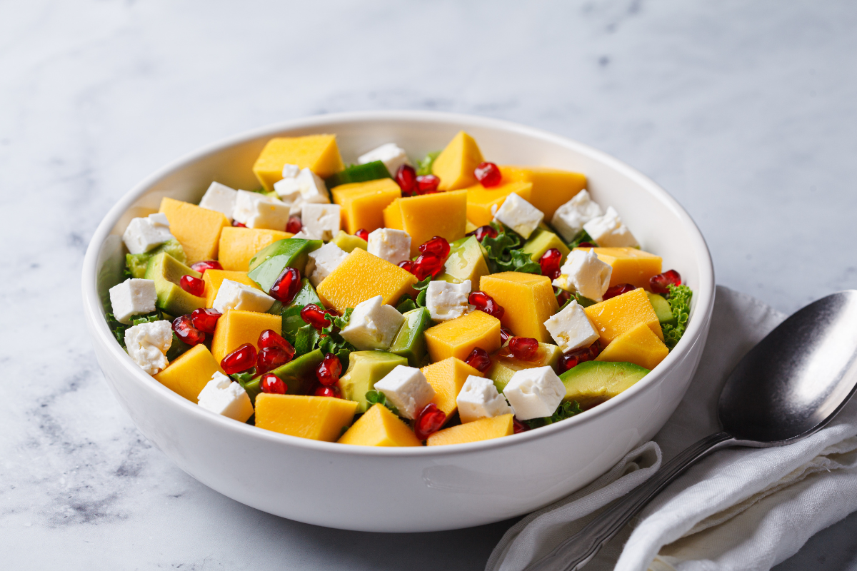 Salada de manga é receita prática e refrescante para o dia a dia