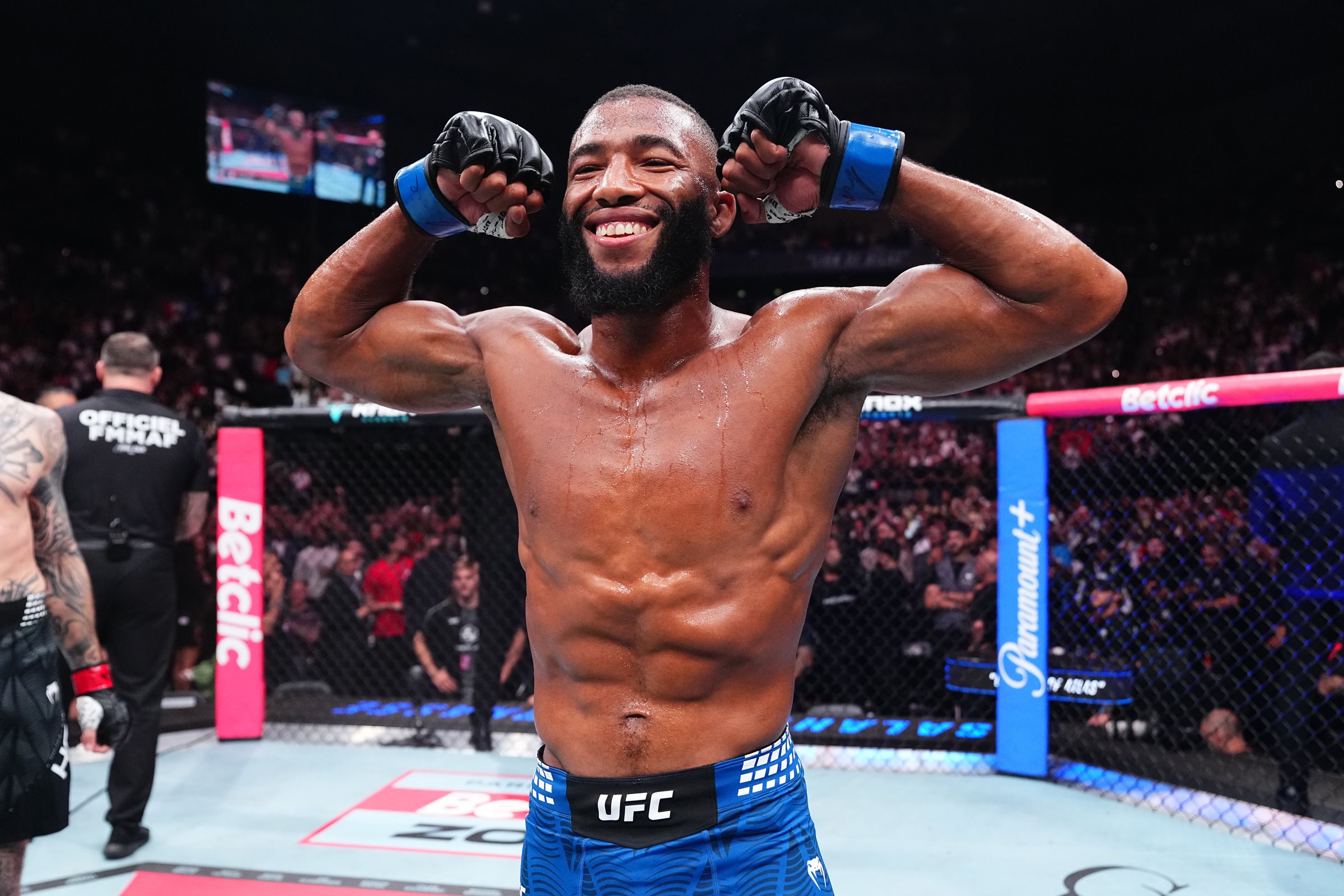 Salahdine Parnasse vence neozelandês Dan Hooker no UFC Paris
