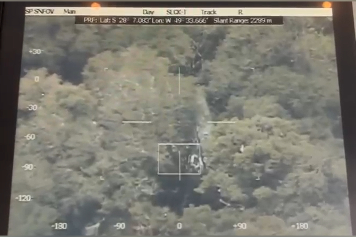 FAB divulga imagens da operação que encontrou helicóptero com o cantor Rick