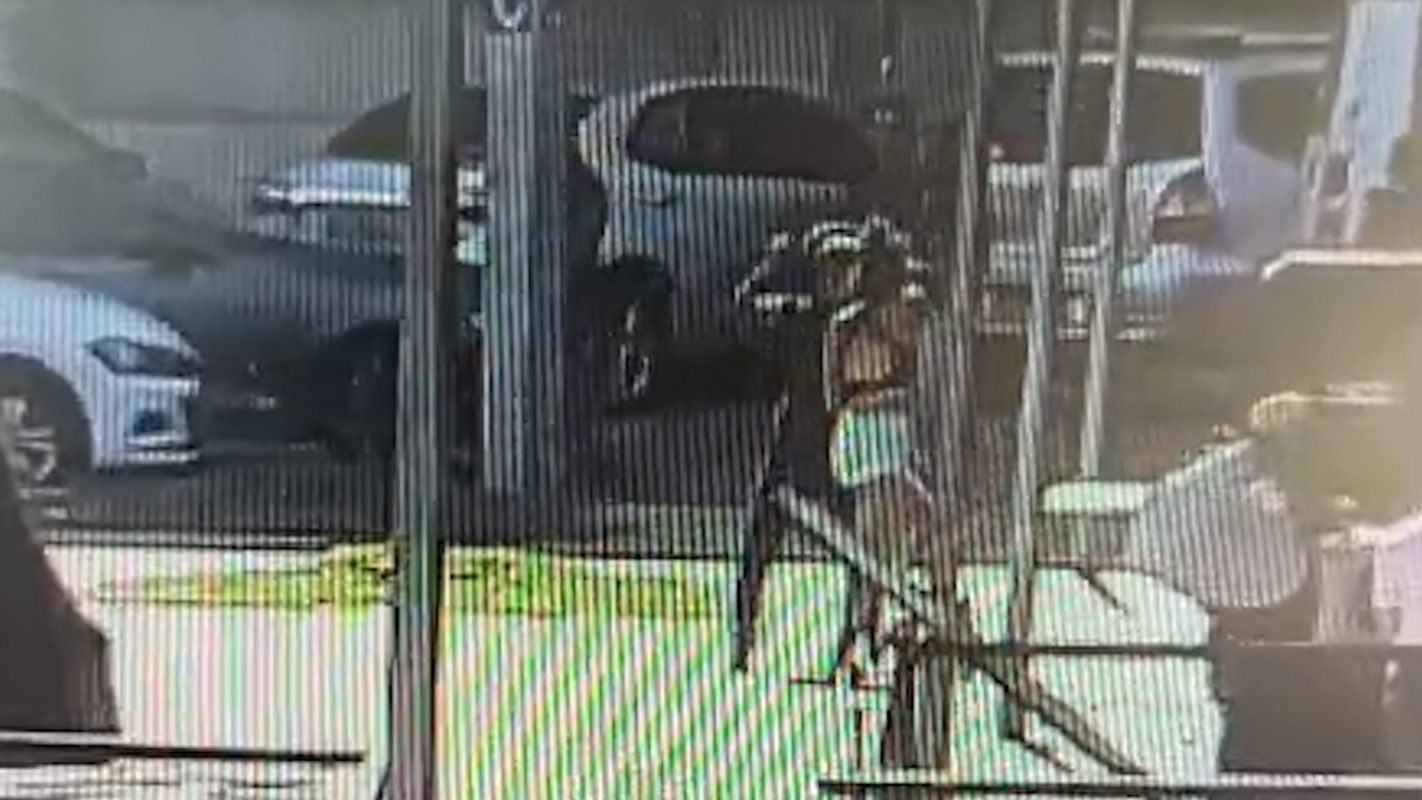 Moradora de rua esfaqueia rival com garrafa quebrada no coração de Brasília