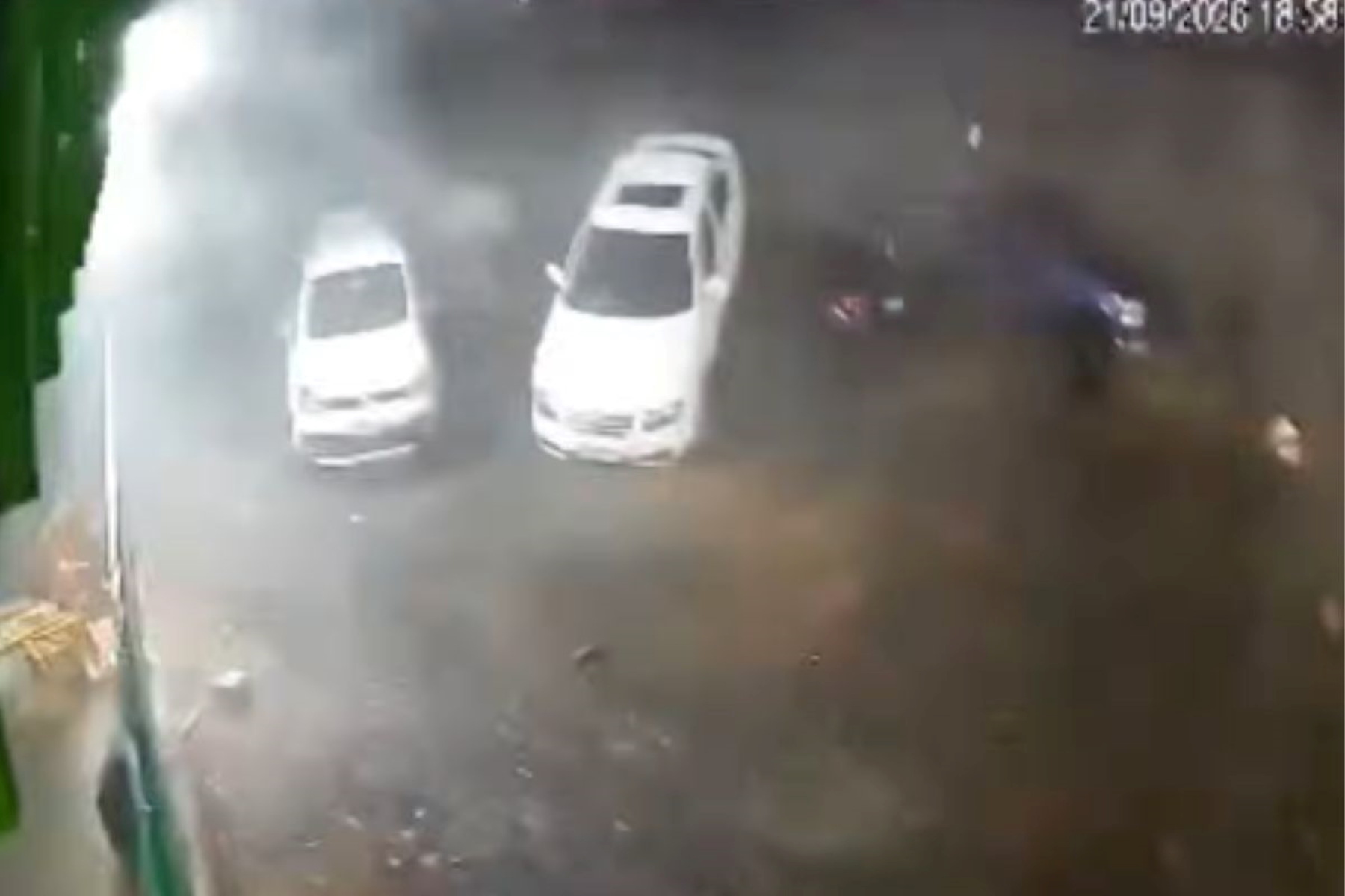 Vendaval levanta carro e destelha catedral durante tempestade no Paraná