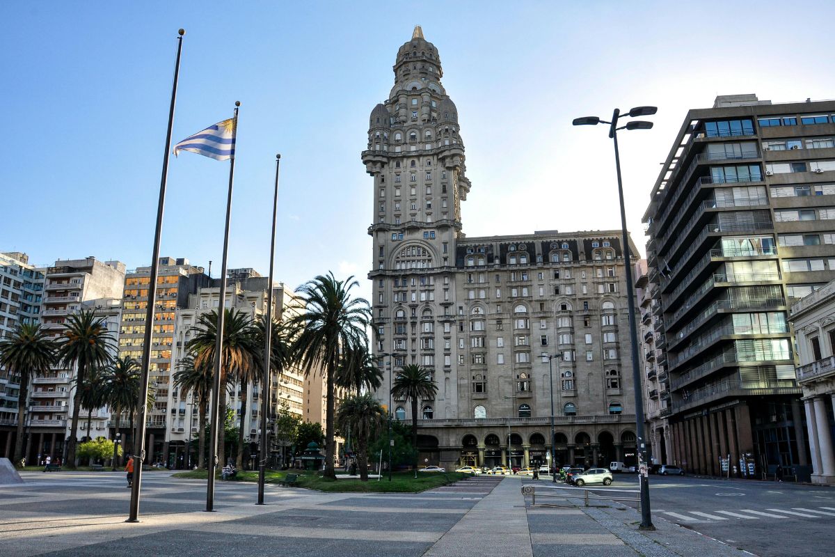 Palacio Salvo, localizado na Praça Independência em Montevidéu, Uruguai